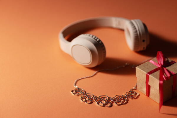 Why Radio is a Golden Opportunity for Jewelry Retailers 